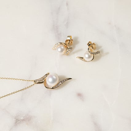 Kolekce šperků s perlou a diamanty Menmoli