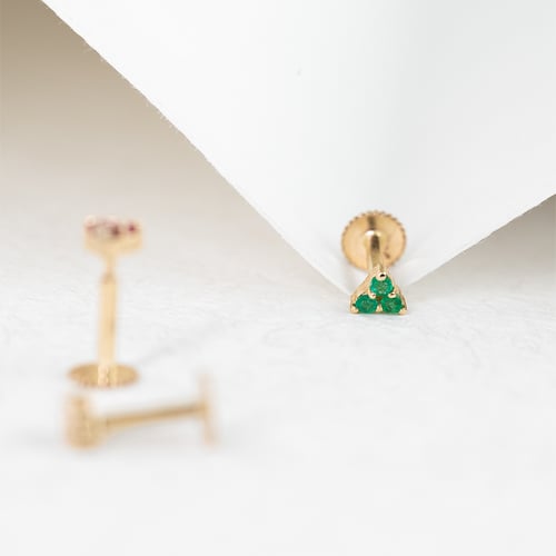 Zlatá piercing náušnice se smaragdy Masha