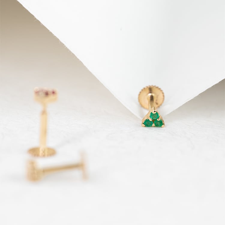 Zlatá piercing náušnice se smaragdy Masha 123127