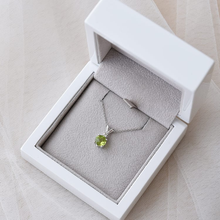 Náhrdleník s olivínem 69138