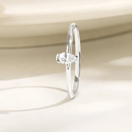 Minimalistický prsten ze stříbra s lab-grown pear diamantem Valentin