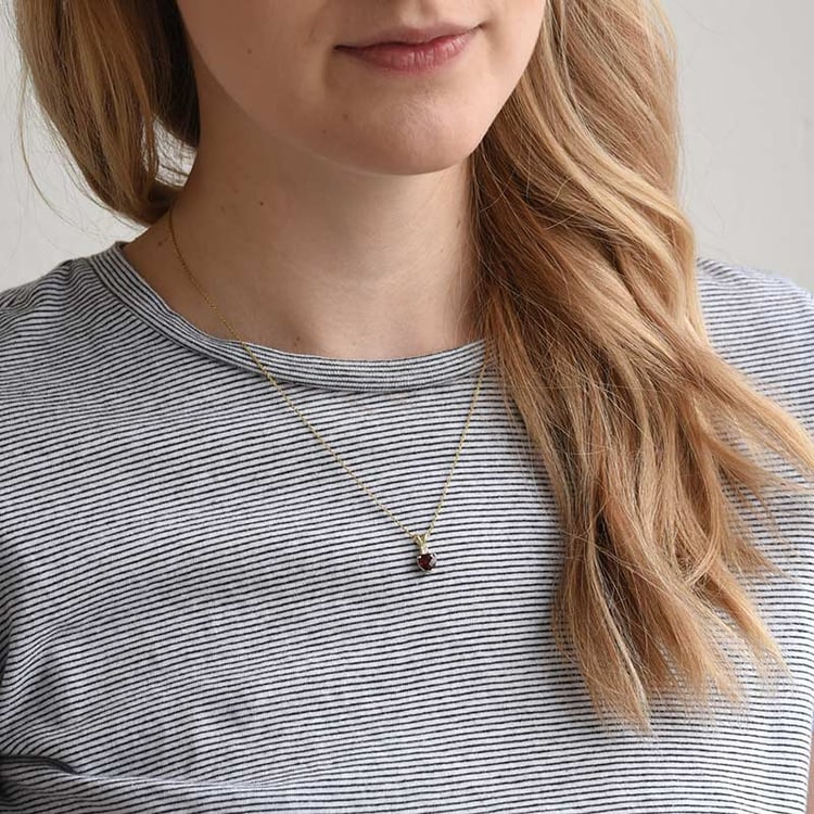 Náhrdelník s granátem a diamantem 69285