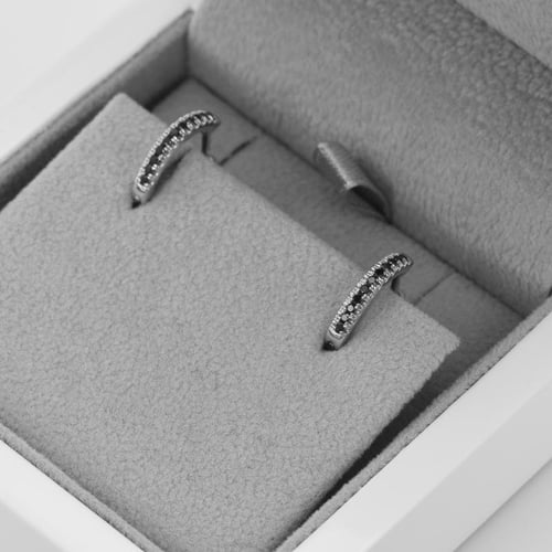 Kruhové náušnice s černými diamanty Gomati