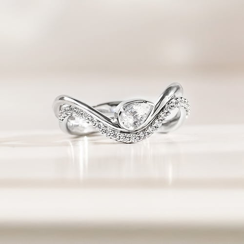 Romantický zásnubní set atypických prstýnků s diamanty Genevive