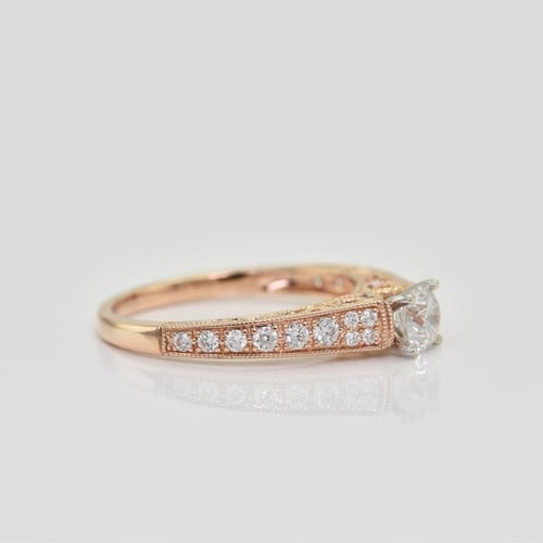 Zásnubní prsten ve stylu vintage s moissanitem a lab-grown diamanty Keran