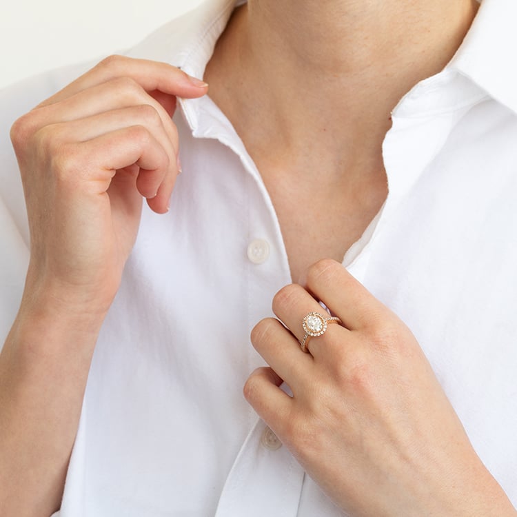 Zlatý elegantní zásnubní prsten s moissanitem Jody 124064