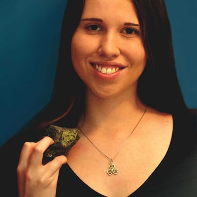 Olivový trojlístek se zirkony