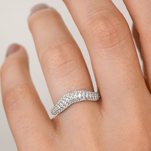 Half eternity zvlněný stříbrný prsten s lab-grown diamanty Sven