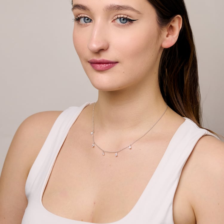 Náhrdelník ze zlata s pear přírodními diamanty Praveen 165416