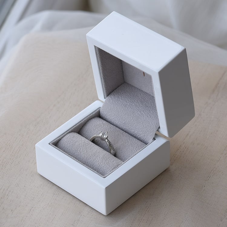 Prsten s diamanty 65333