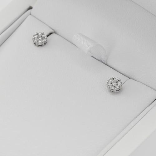 Elegantní náušnice s lab-grown diamanty Flowu