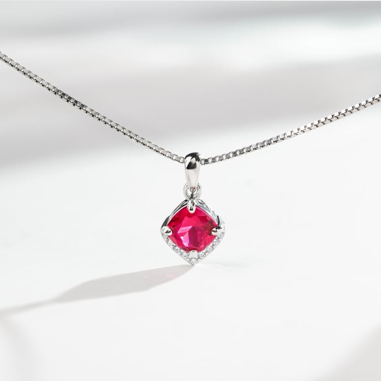 Stříbrný přívěsek se simulovaným rubínem Augustin 165660