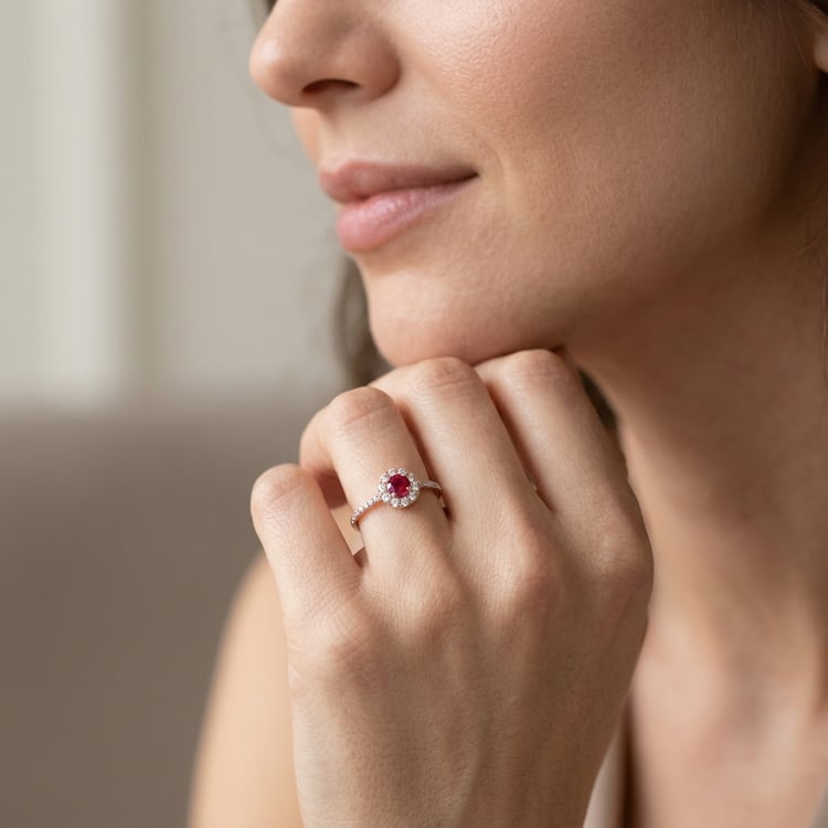 Stříbrný halo prsten s rubínem a lab-grown diamanty Wendy 170954