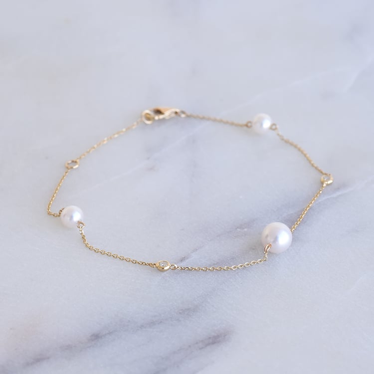 Něžný náramek s perlami a diamanty 86946