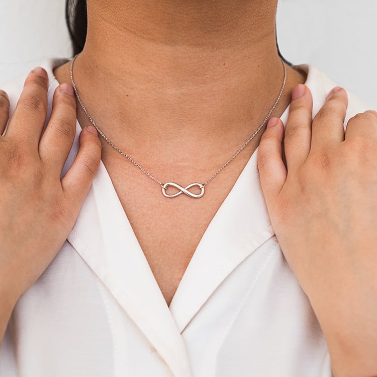 Stříbrný náhrdelník Infinity 120015