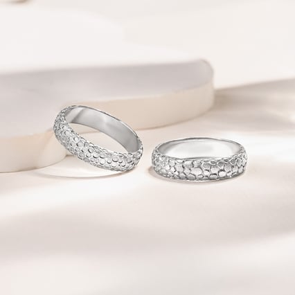 Zlaté snubní prsteny s atypickým povrchem Cali