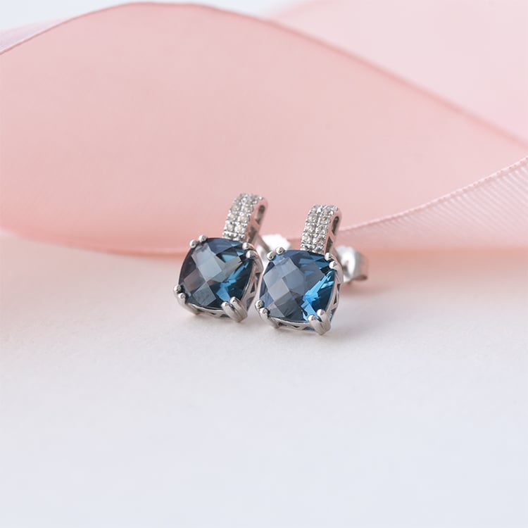 Topazy ve zlatých náušnicích 76095