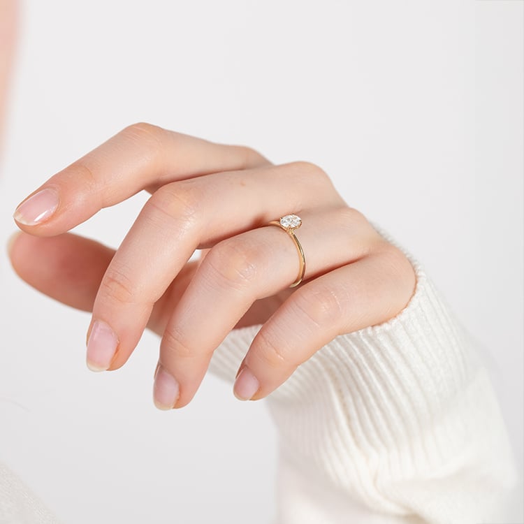 Elegantní zásnubní prsten s oval moissanitem s výběrem velikosti Frost 151901