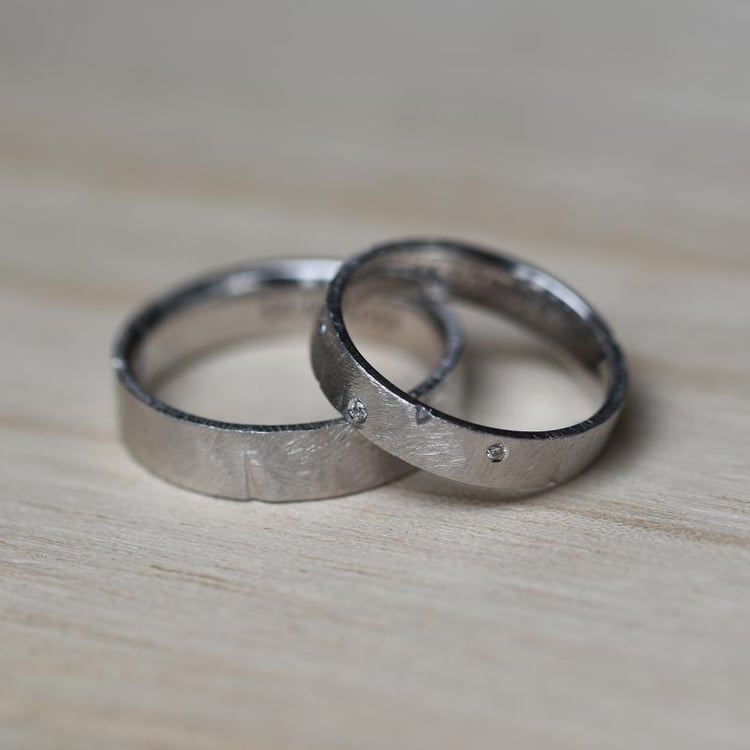 Netradiční zlaté snubní prsteny 64198