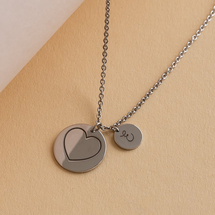 Náhrdelník se srdcem a gravírem písmene Kadie 120710