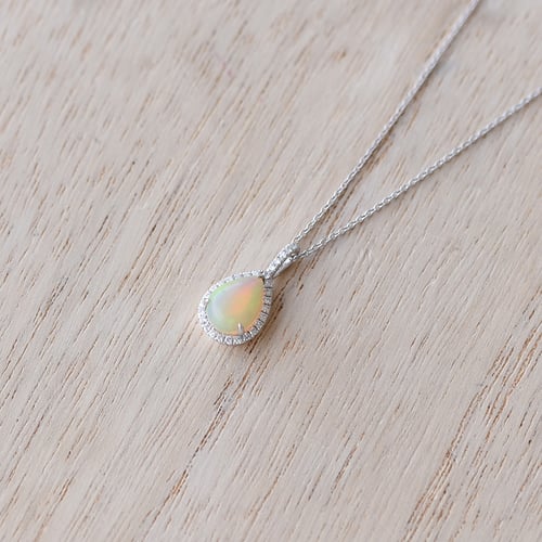 Přívěsek s bílým opálem a diamanty Gale