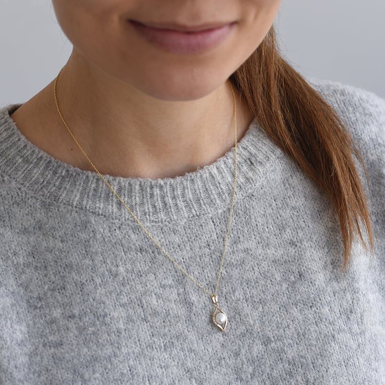 Elegantní zlatý přívěsek s perlou a zirkony 61491