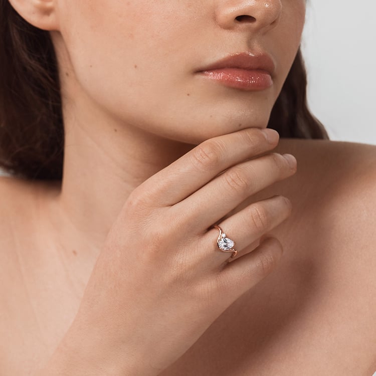 Zásnubní prsten s pear lab-grown diamantem 154958