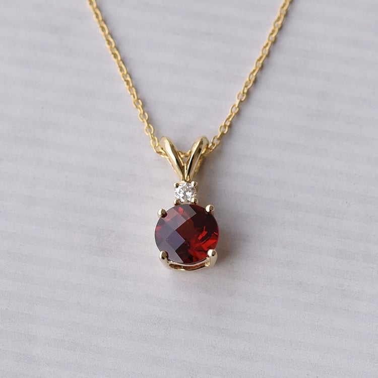 Okrouhlý granát 73378