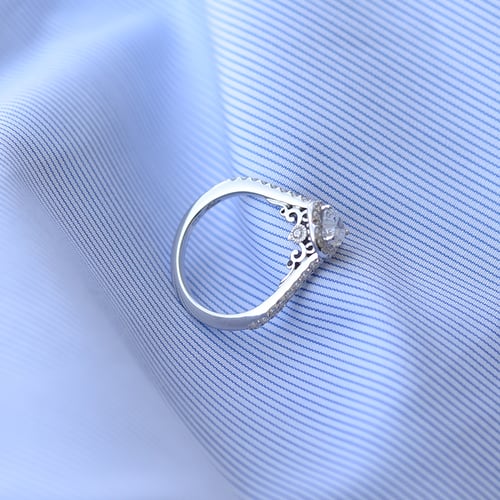 Zásnubní prsten s diamantovým srdcem Yazmin