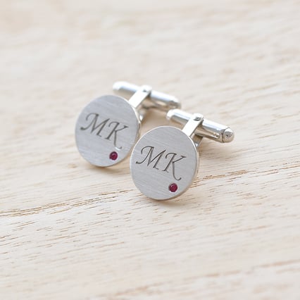 Manžetové knoflíčky ze stříbra s gravírem a rubíny Fanny