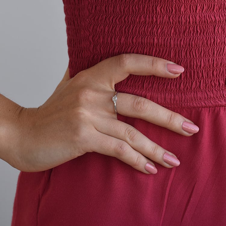 Zlatý zásnubní prsten se salt and pepper diamantem 68054