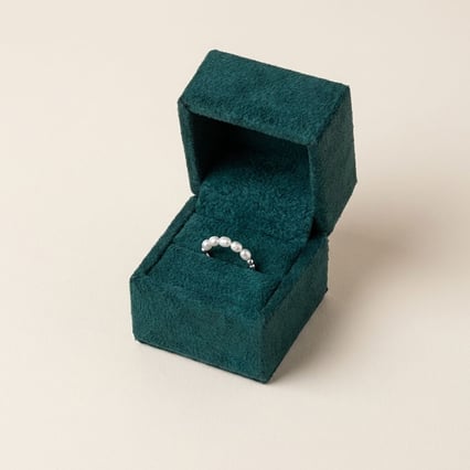 Stříbrný prsten s perlami Ariel