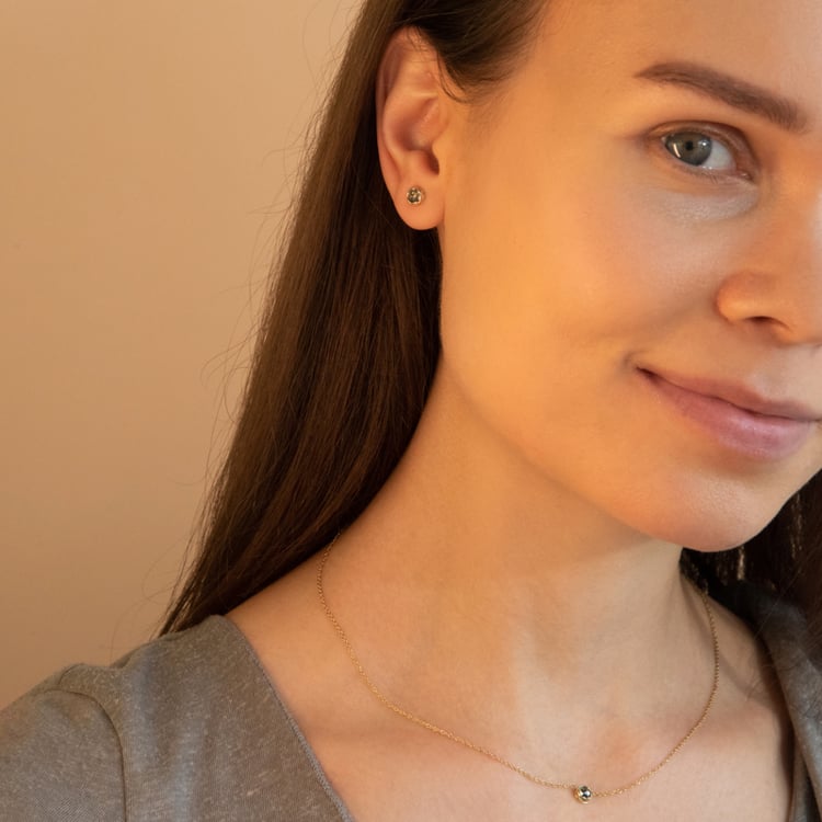 Minimalistický náhrdelník se salt and pepper diamantem Ameera 103548