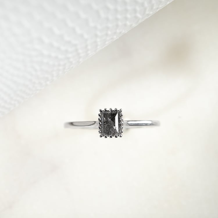 Zlatý prsten s princess salt and pepper diamantem Samiya 132854