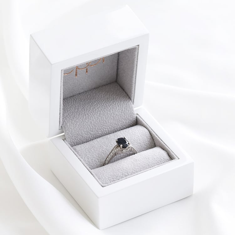 Vintage prsten s černým safírem a diamanty 89186