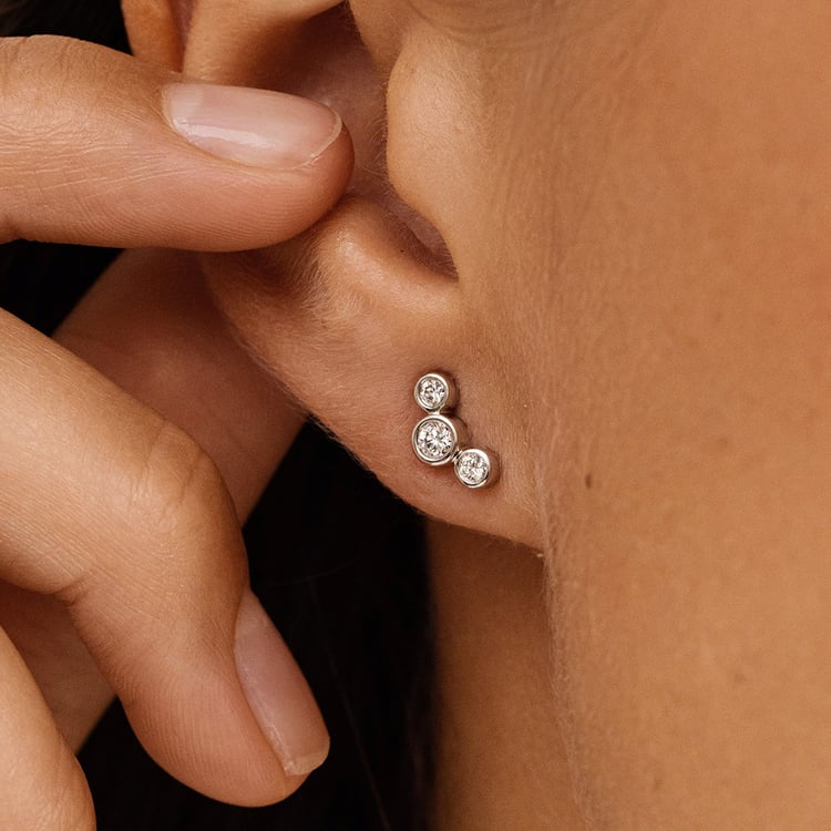 Moderní zlaté náušnice s kulatými lab-grown diamanty Ebba 162838