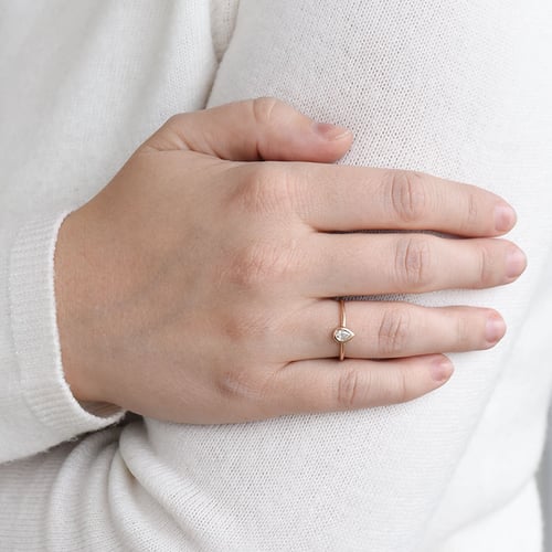Minimalistický prsten s pear diamantem Nunez