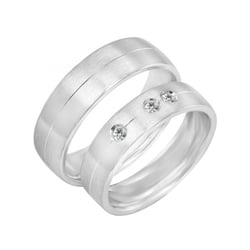 Zlaté snubní prsteny se třemi diamanty Ralio