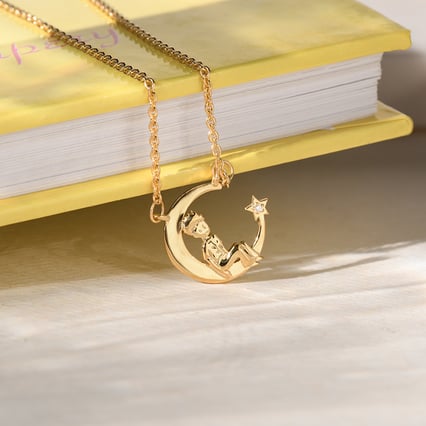 Náhrdelník ve tvaru měsíčku s diamantem Malý princ