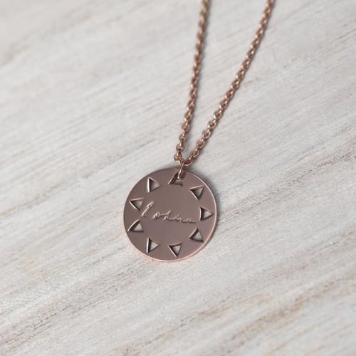 Pozlacený stříbrný přívěsek z kolekce #ZaNormalniHolky s gravírem I shine