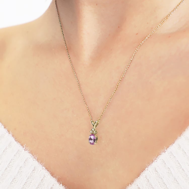 Zlatý přívěsek s oválným růžovým safírem a diamanty Tamatha 116053