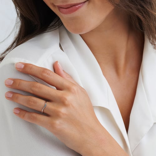 Stříbrný prsten se třemi modrými diamanty Cason