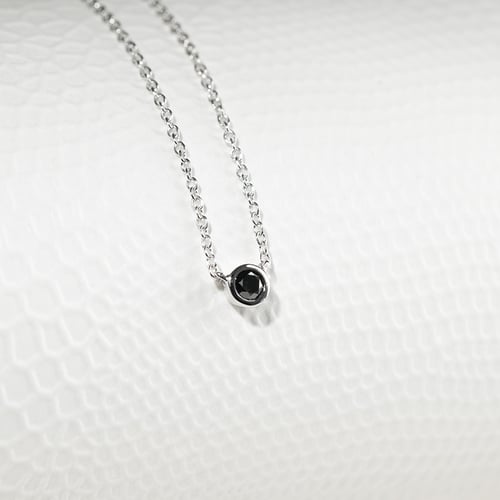 Minimalistický náhrdelník s černým diamantem Glosie
