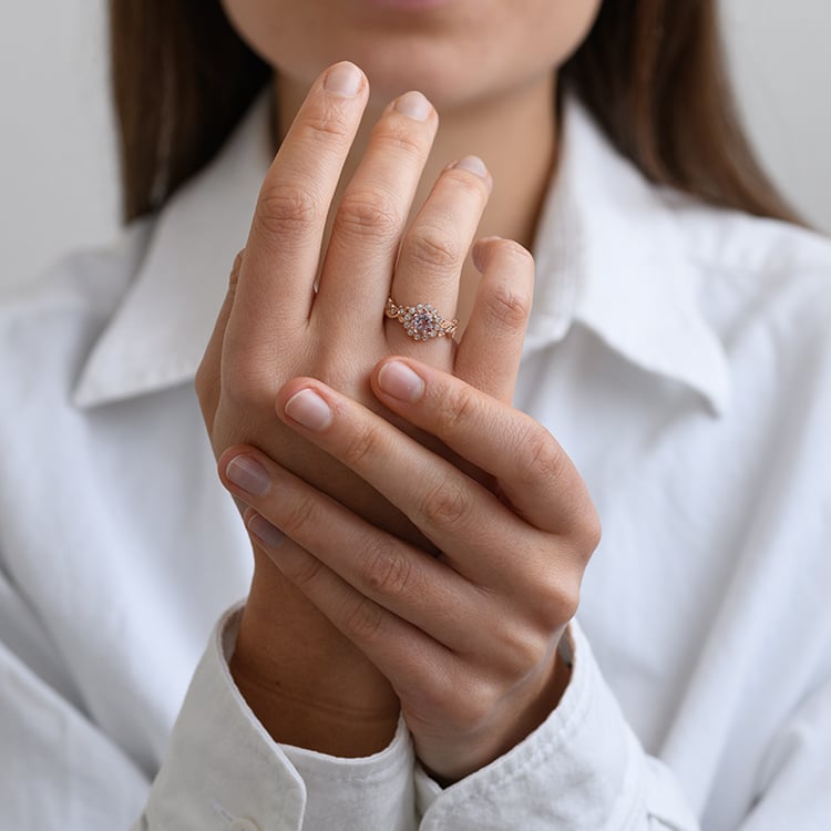 Zásnubní prsten s morganitem a diamanty ve vintage stylu Jyspie 134155