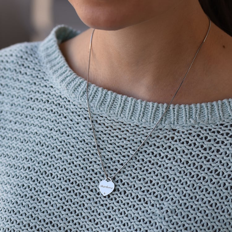 Stříbrný přívěsek ve tvaru srdce s gravírem a diamantem 61243