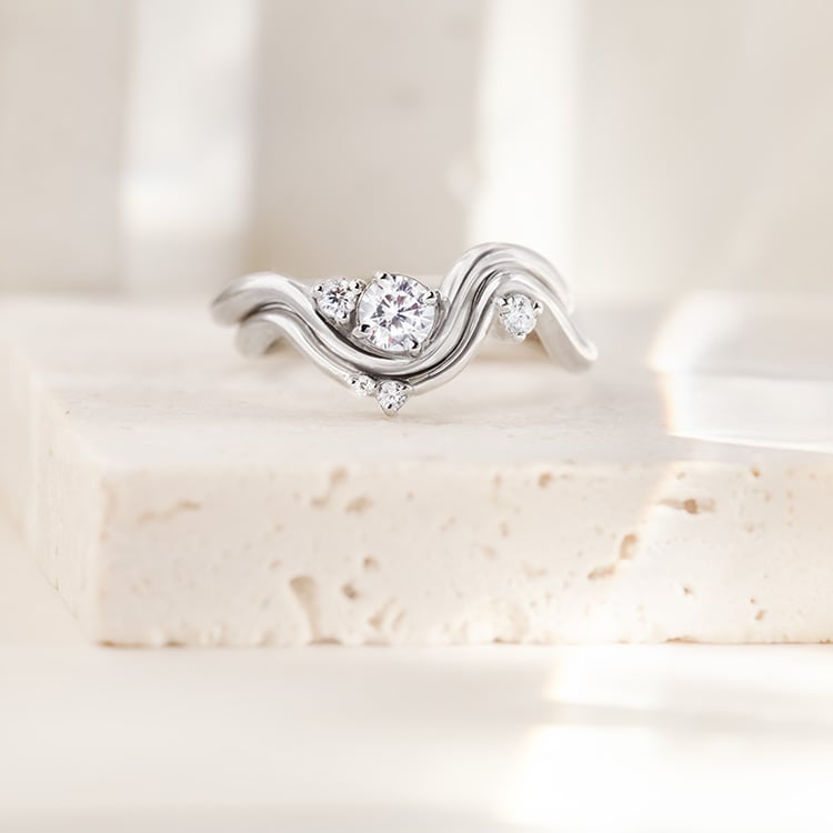 Romantický zásnubní set atypických prstýnků s diamanty 155819