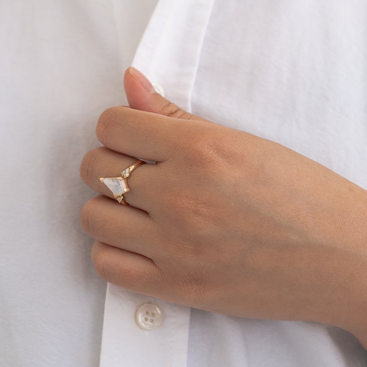 Jedinečný prsten s měsíčním kamenem Kettil 124144