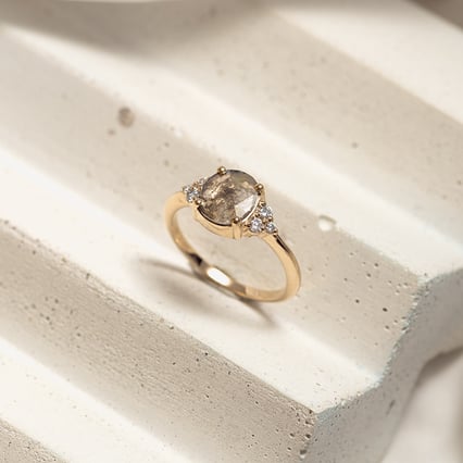 Prsten se šedým salt and pepper diamantem Agathe