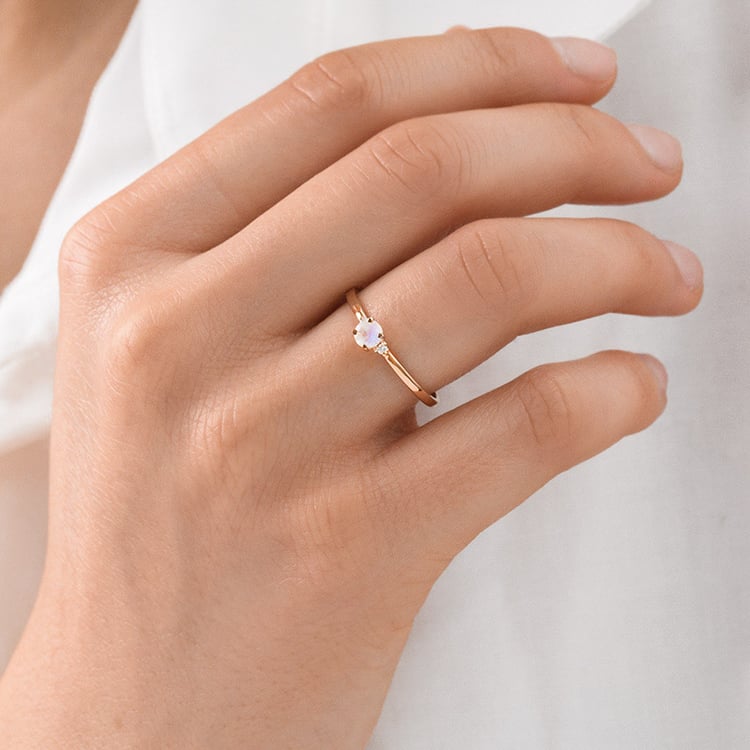 Zlatý zásnubní prsten s měsíčním kamenem a diamanty Hye 154460