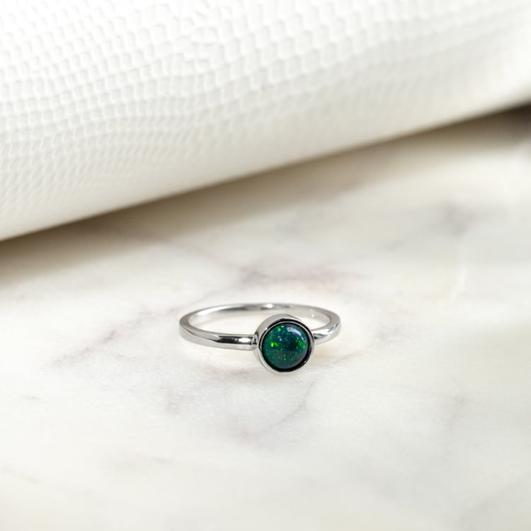 Zlatý minimalistický prsten s černým opálem Stowy 132823